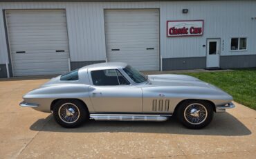 Chevrolet-Corvette-1966-Coupe-2