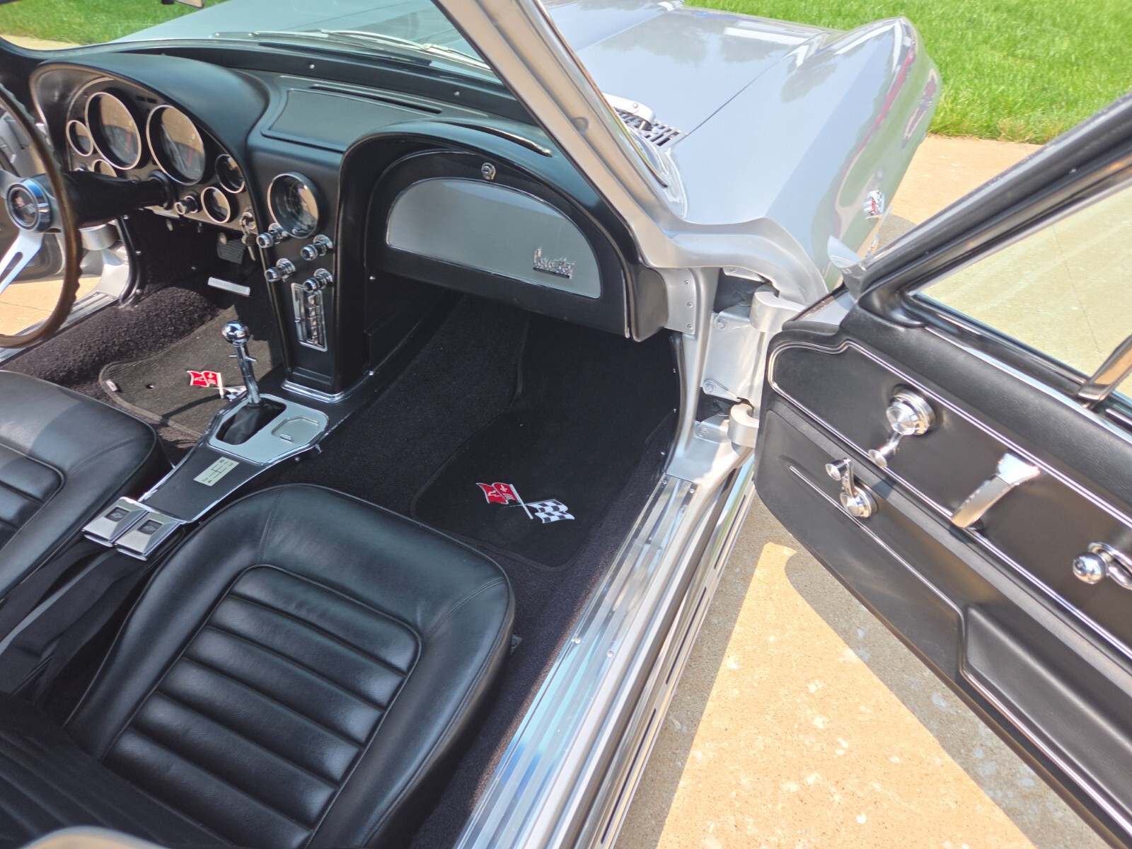 Chevrolet-Corvette-1966-Coupe-20
