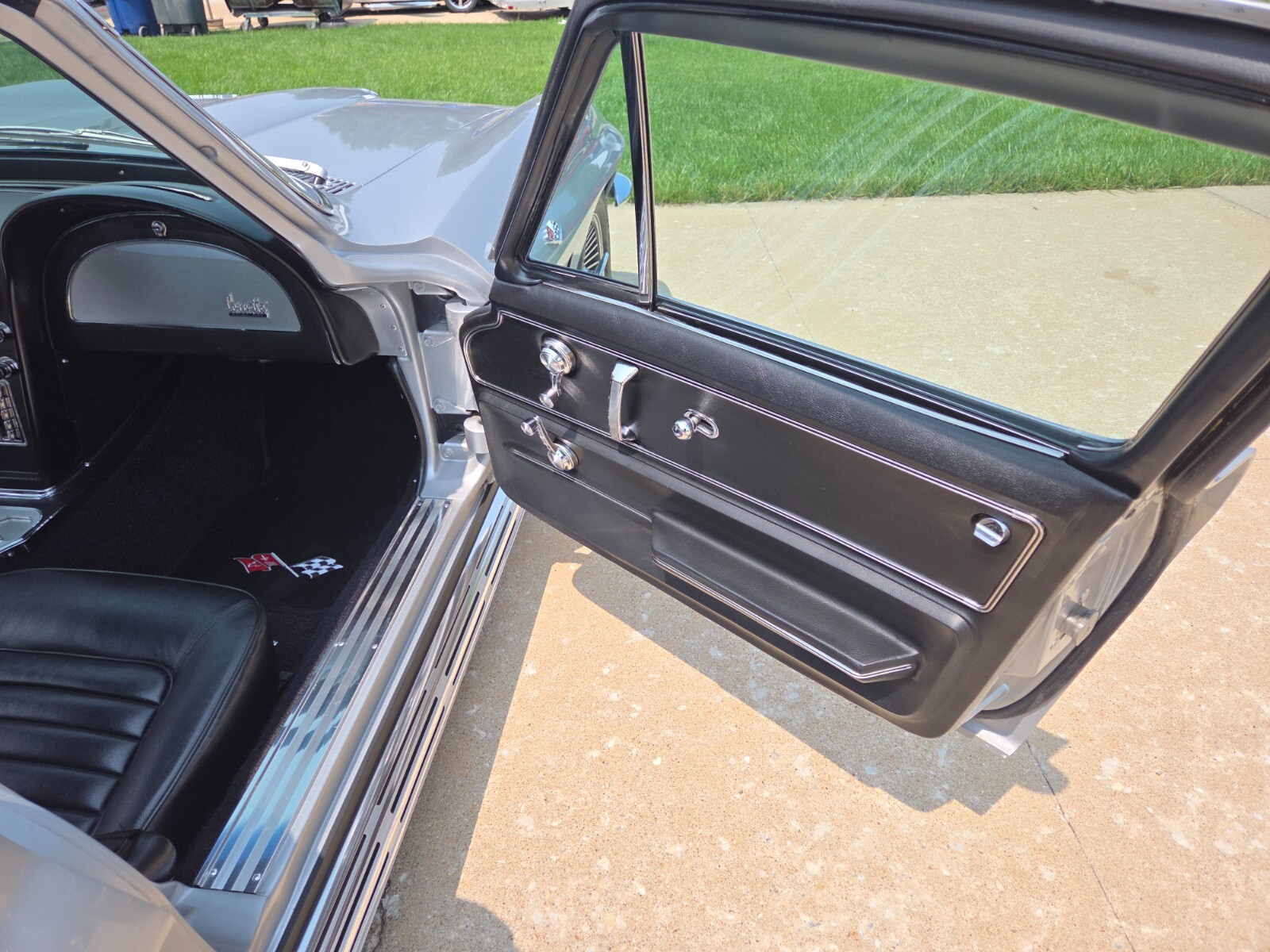 Chevrolet-Corvette-1966-Coupe-21