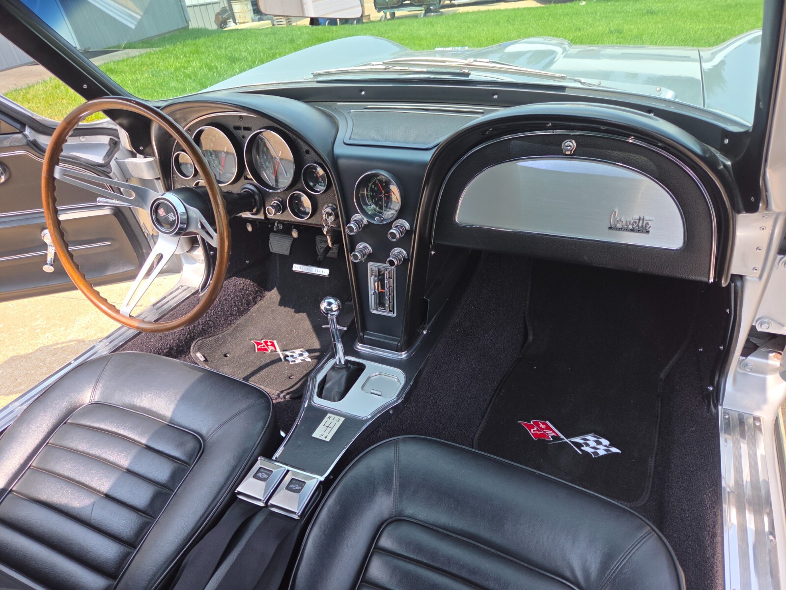 Chevrolet-Corvette-1966-Coupe-22