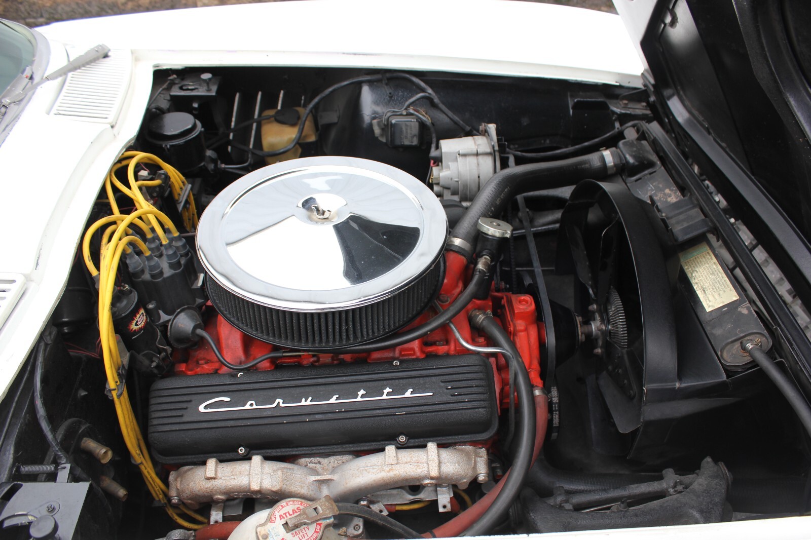 Chevrolet-Corvette-1966-Coupe-24