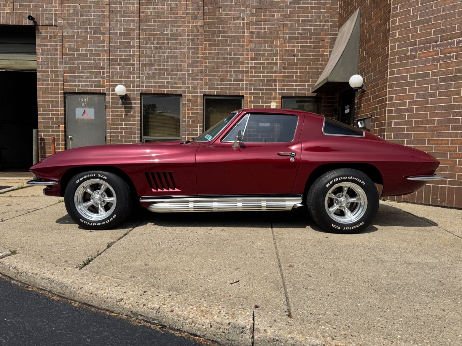 Chevrolet-Corvette-1966-Coupe-3