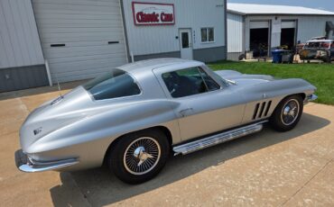 Chevrolet-Corvette-1966-Coupe-3