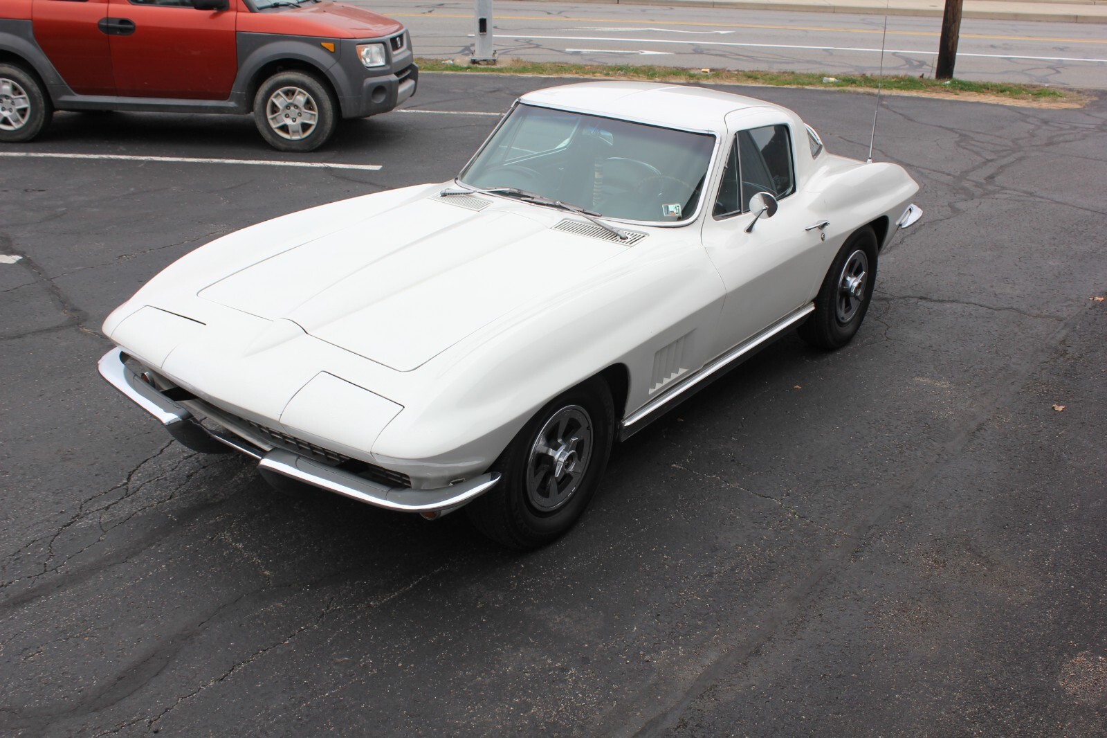 Chevrolet-Corvette-1966-Coupe-4