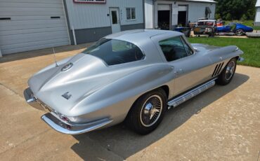 Chevrolet-Corvette-1966-Coupe-4