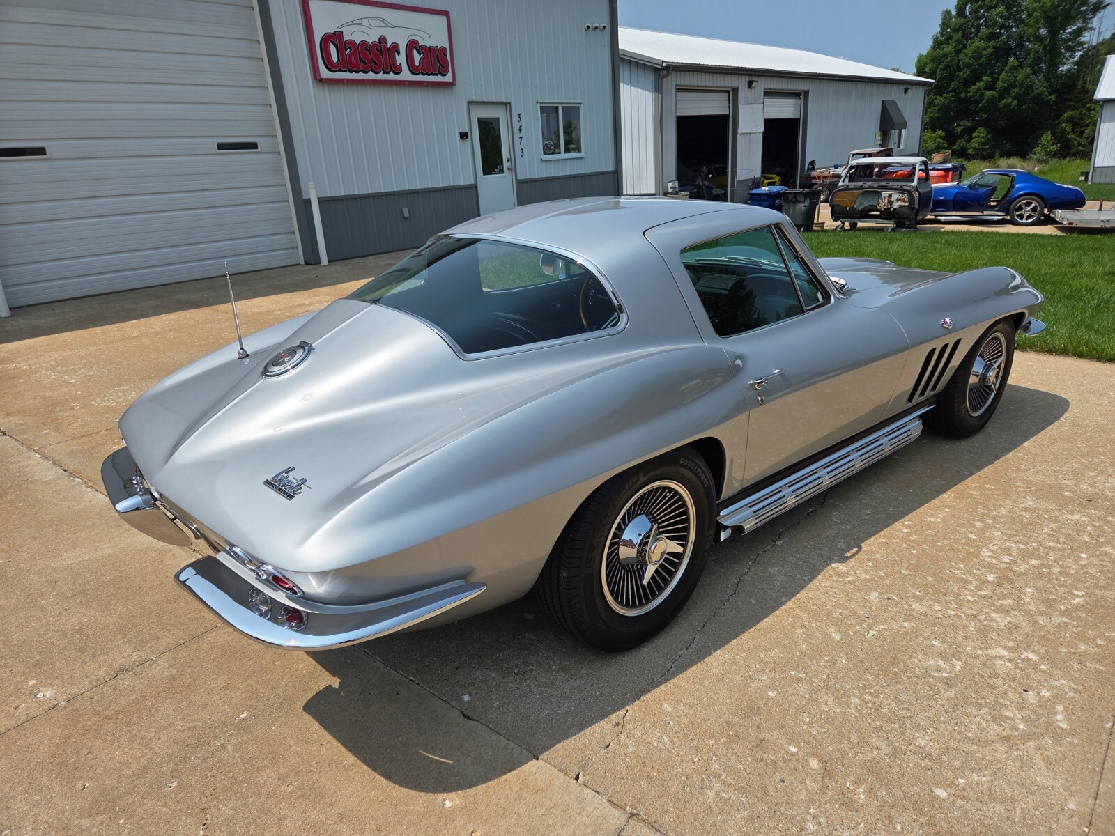 Chevrolet-Corvette-1966-Coupe-4