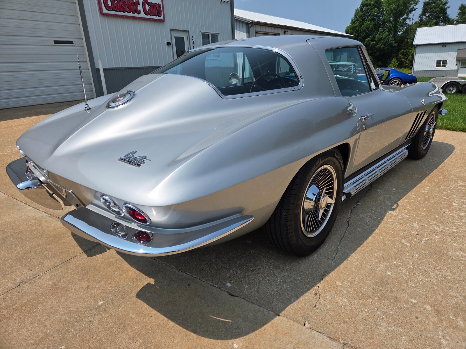 Chevrolet-Corvette-1966-Coupe-6