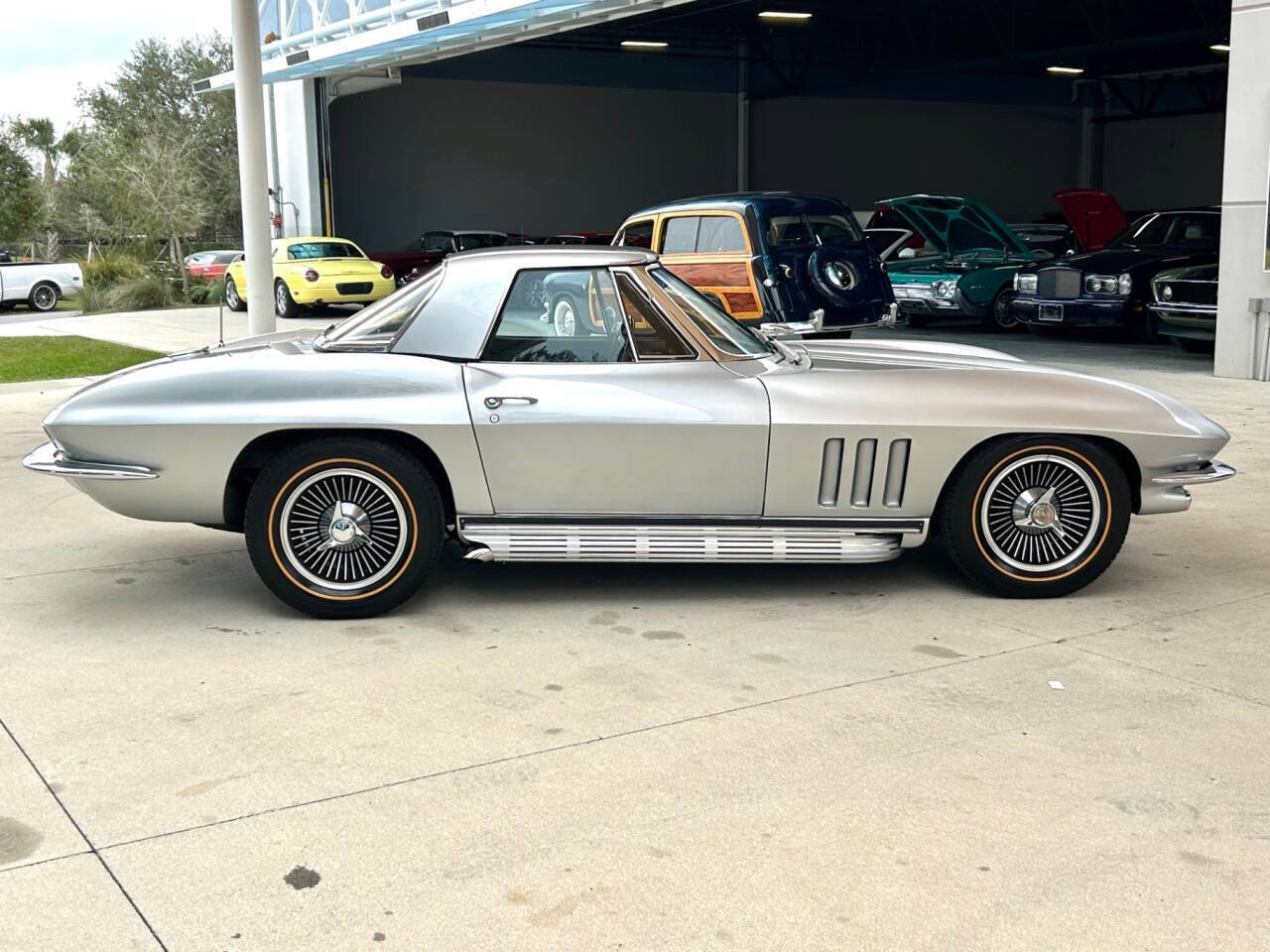 Chevrolet-Corvette-1966-Hatchback-19