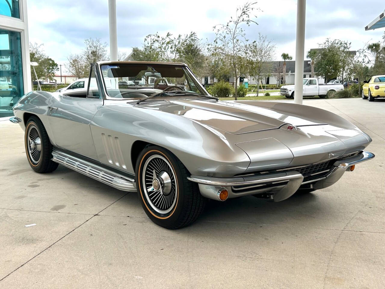Chevrolet-Corvette-1966-Hatchback-2