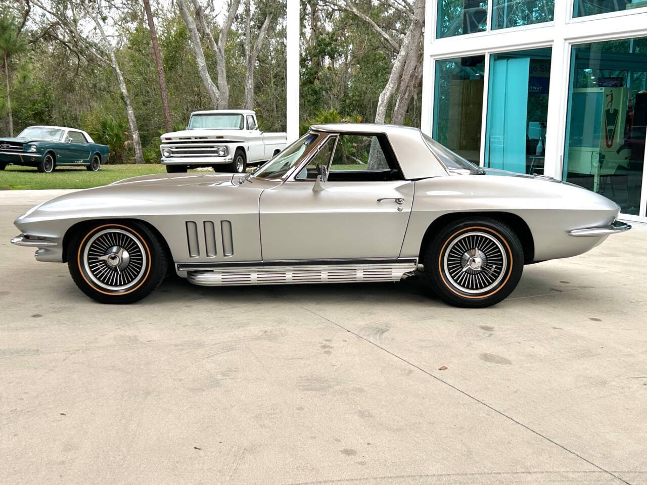 Chevrolet-Corvette-1966-Hatchback-21
