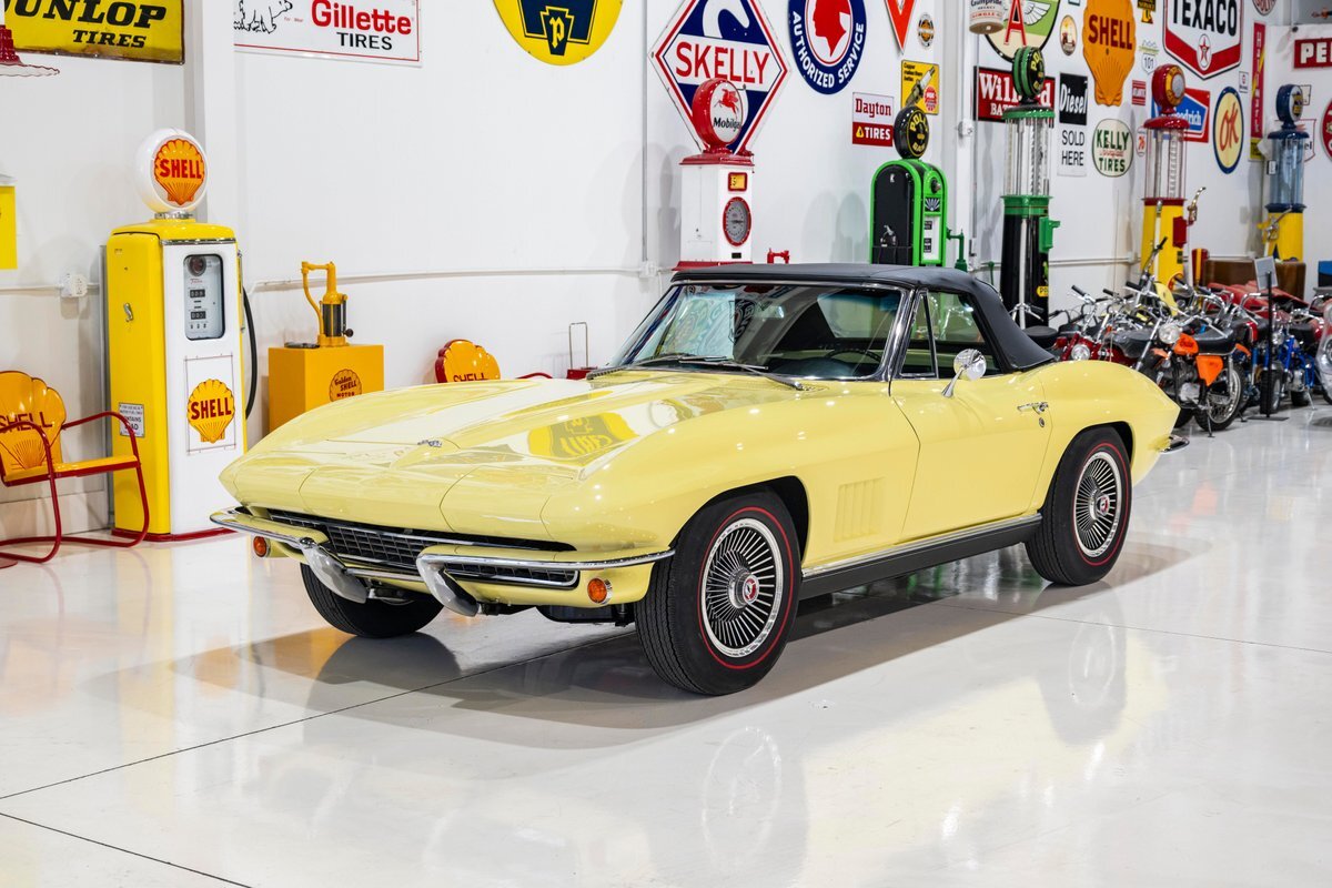 Chevrolet-Corvette-1967-1