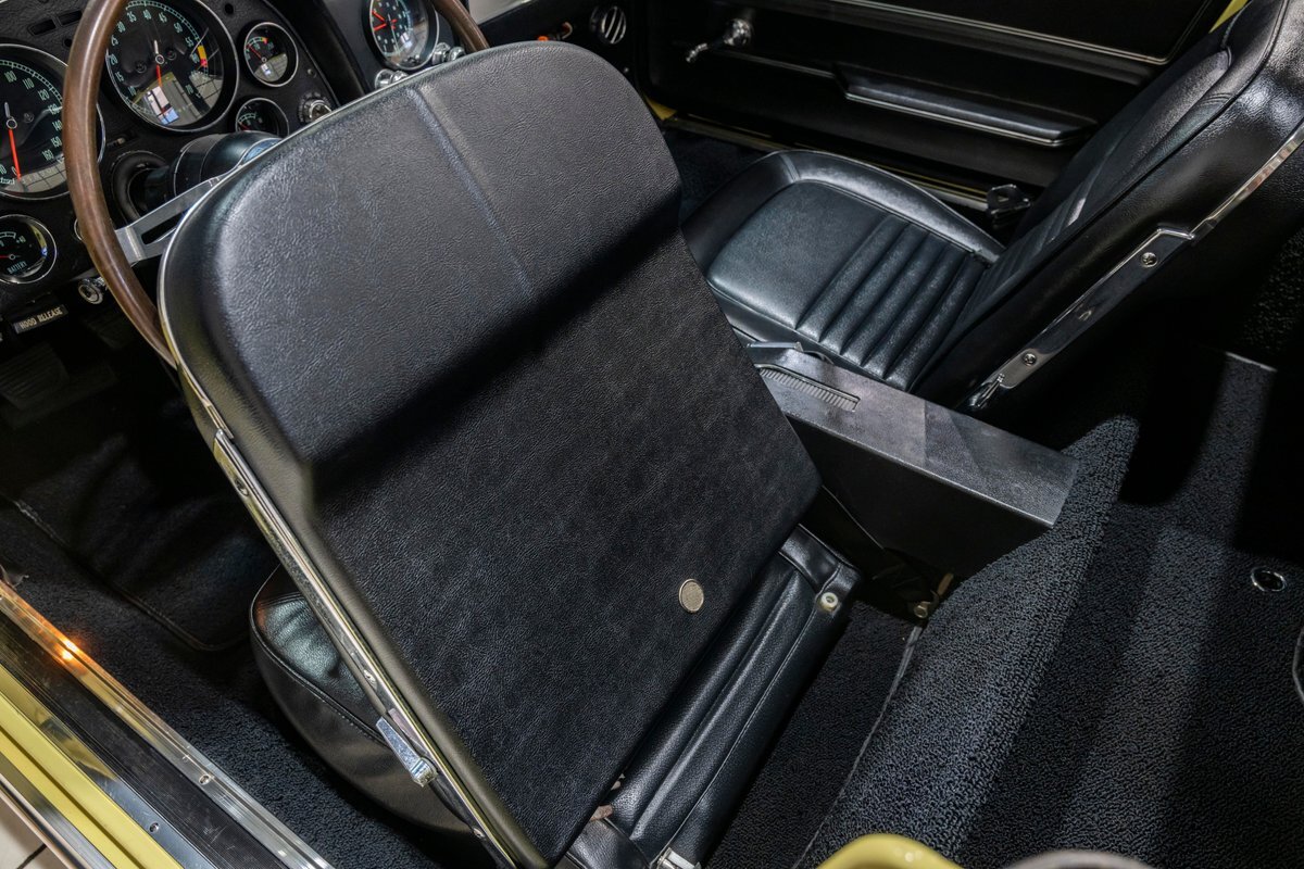 Chevrolet-Corvette-1967-14