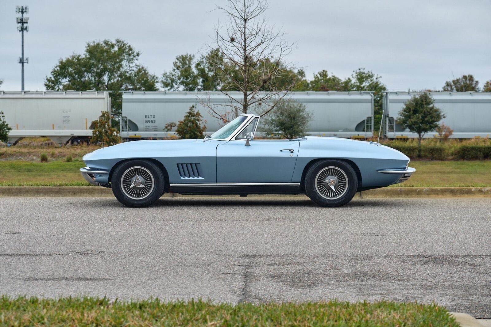 Chevrolet-Corvette-1967-2-Door-1