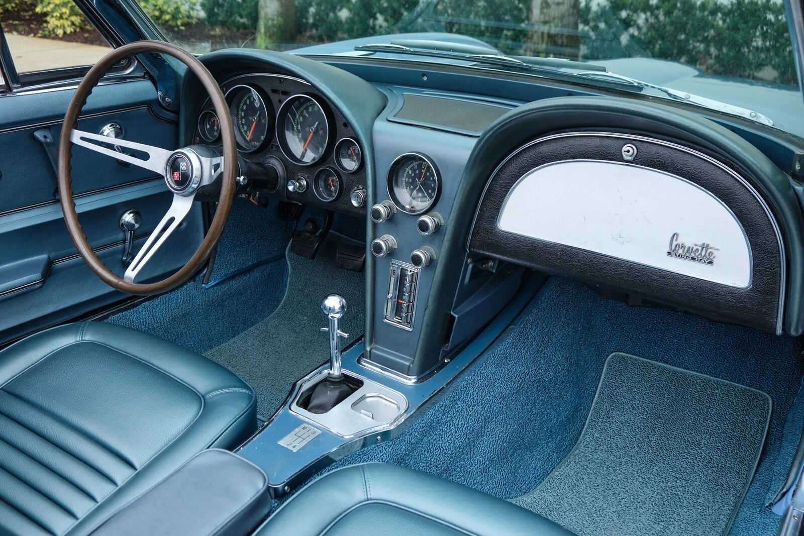 Chevrolet-Corvette-1967-2-Door-13