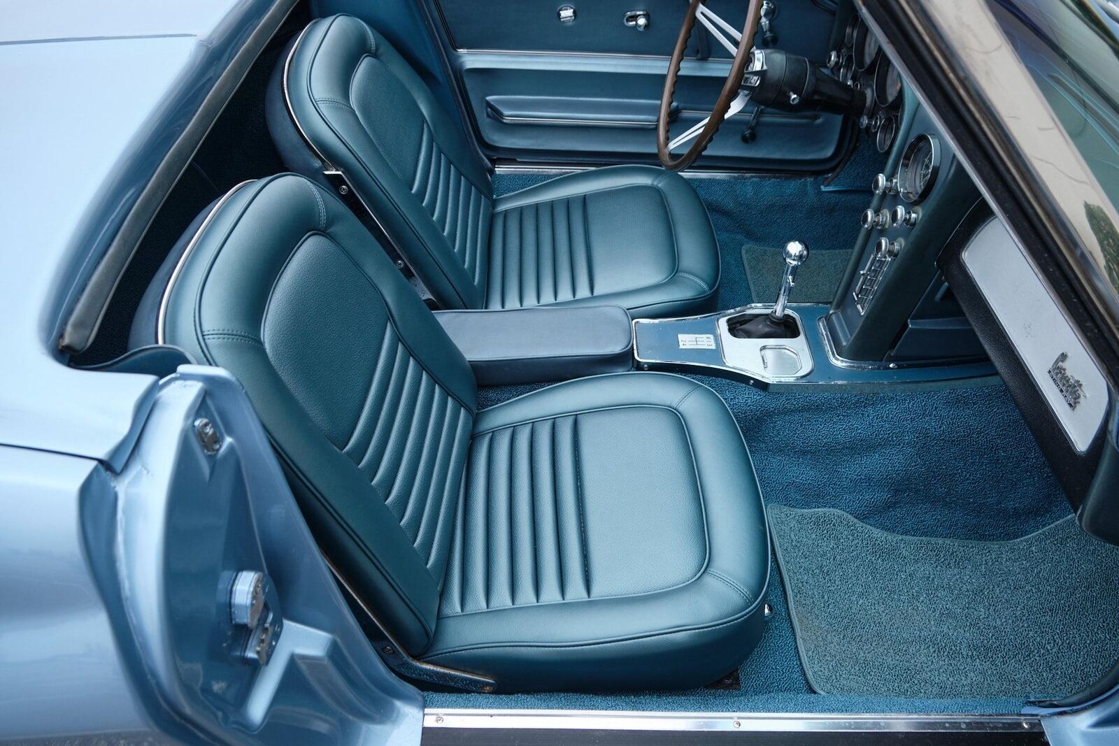 Chevrolet-Corvette-1967-2-Door-14