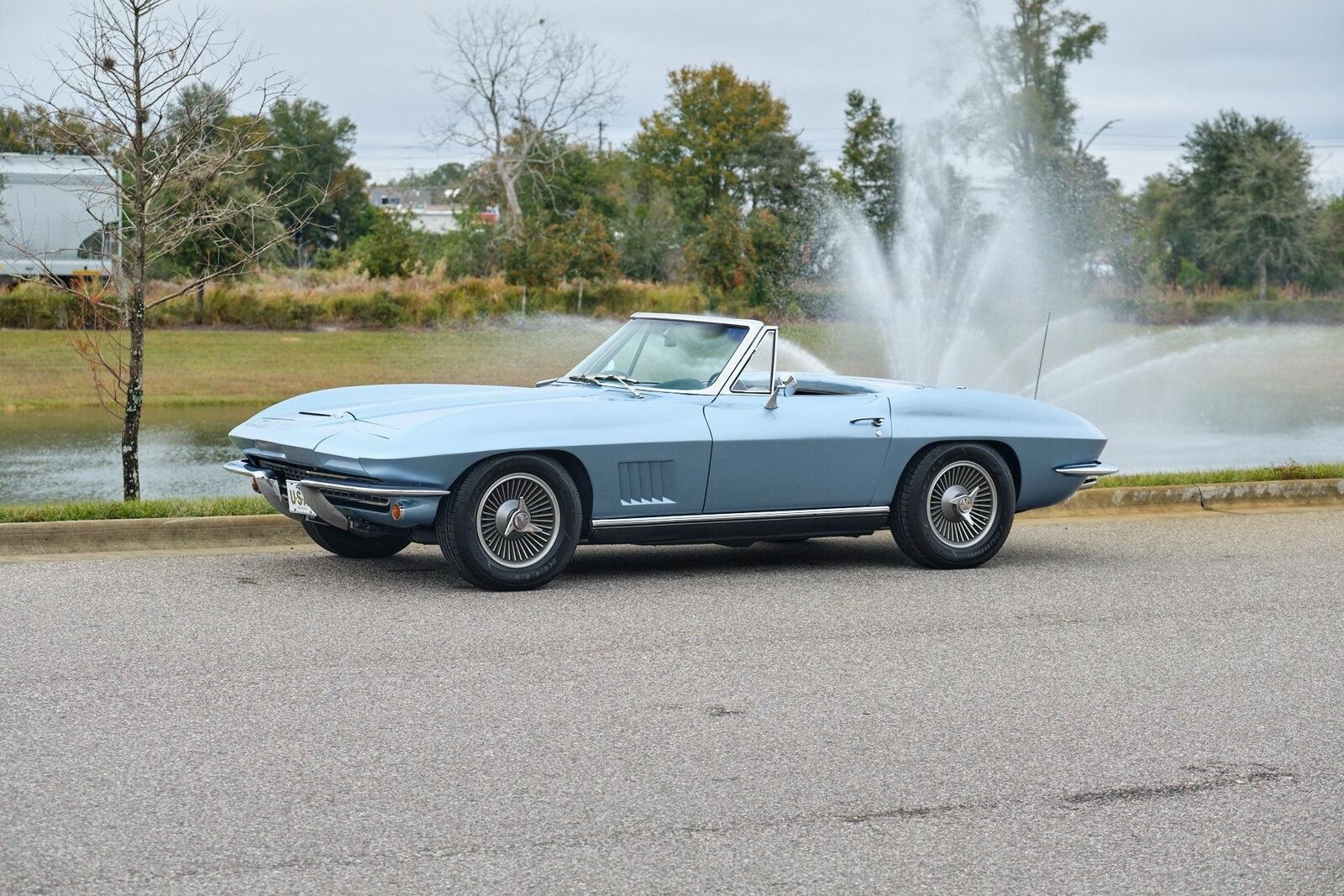 Chevrolet-Corvette-1967-2-Door-15