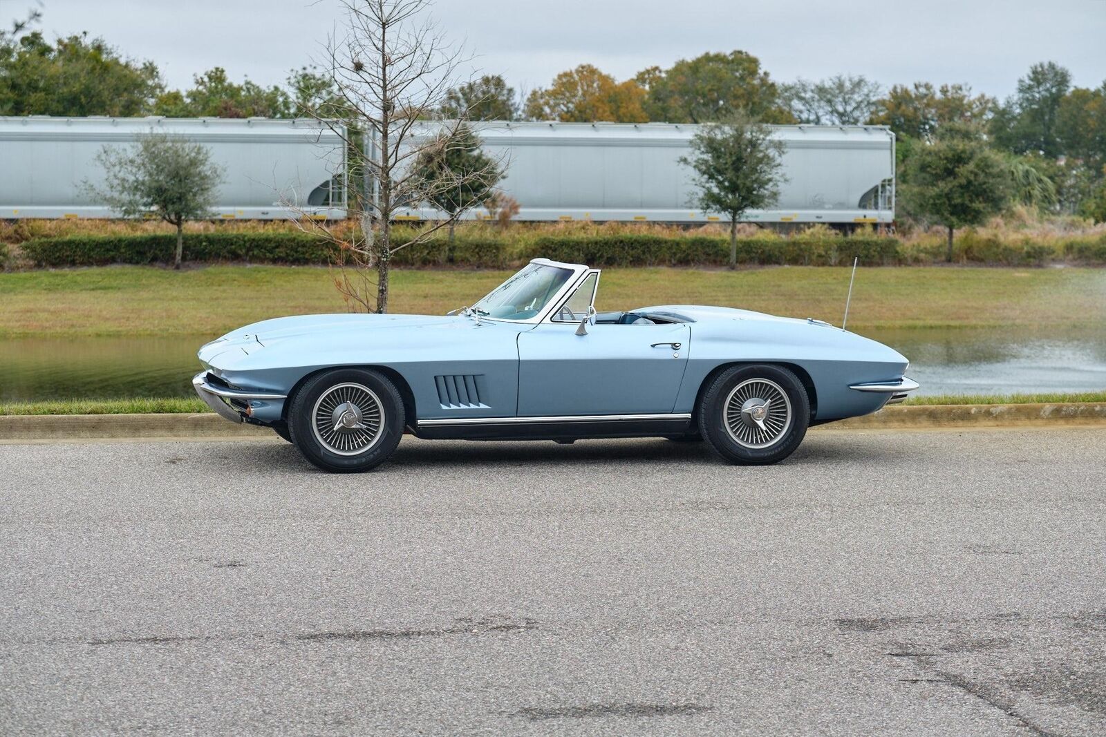 Chevrolet-Corvette-1967-2-Door-16