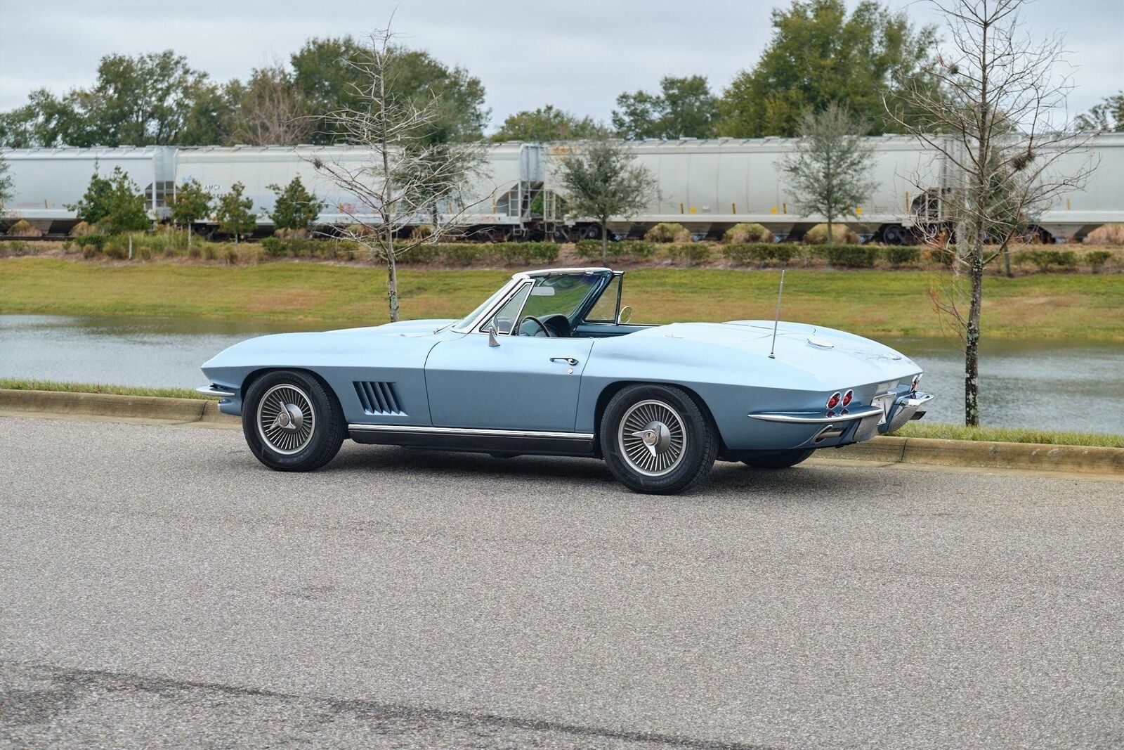Chevrolet-Corvette-1967-2-Door-19