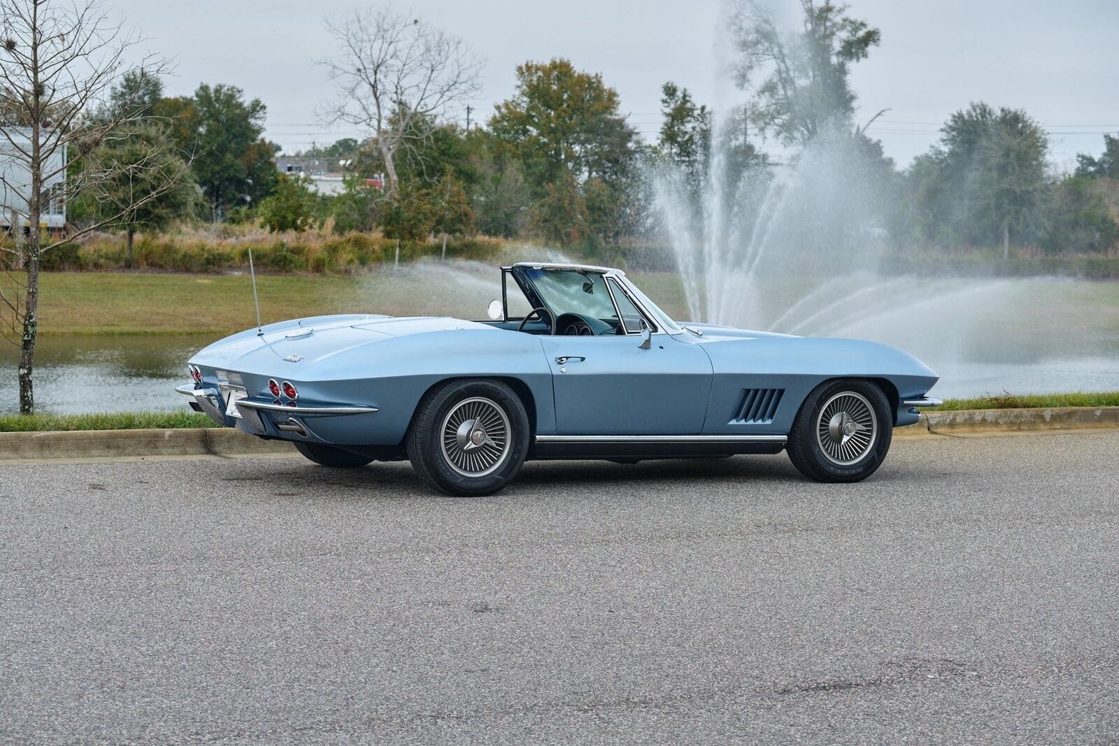 Chevrolet-Corvette-1967-2-Door-32