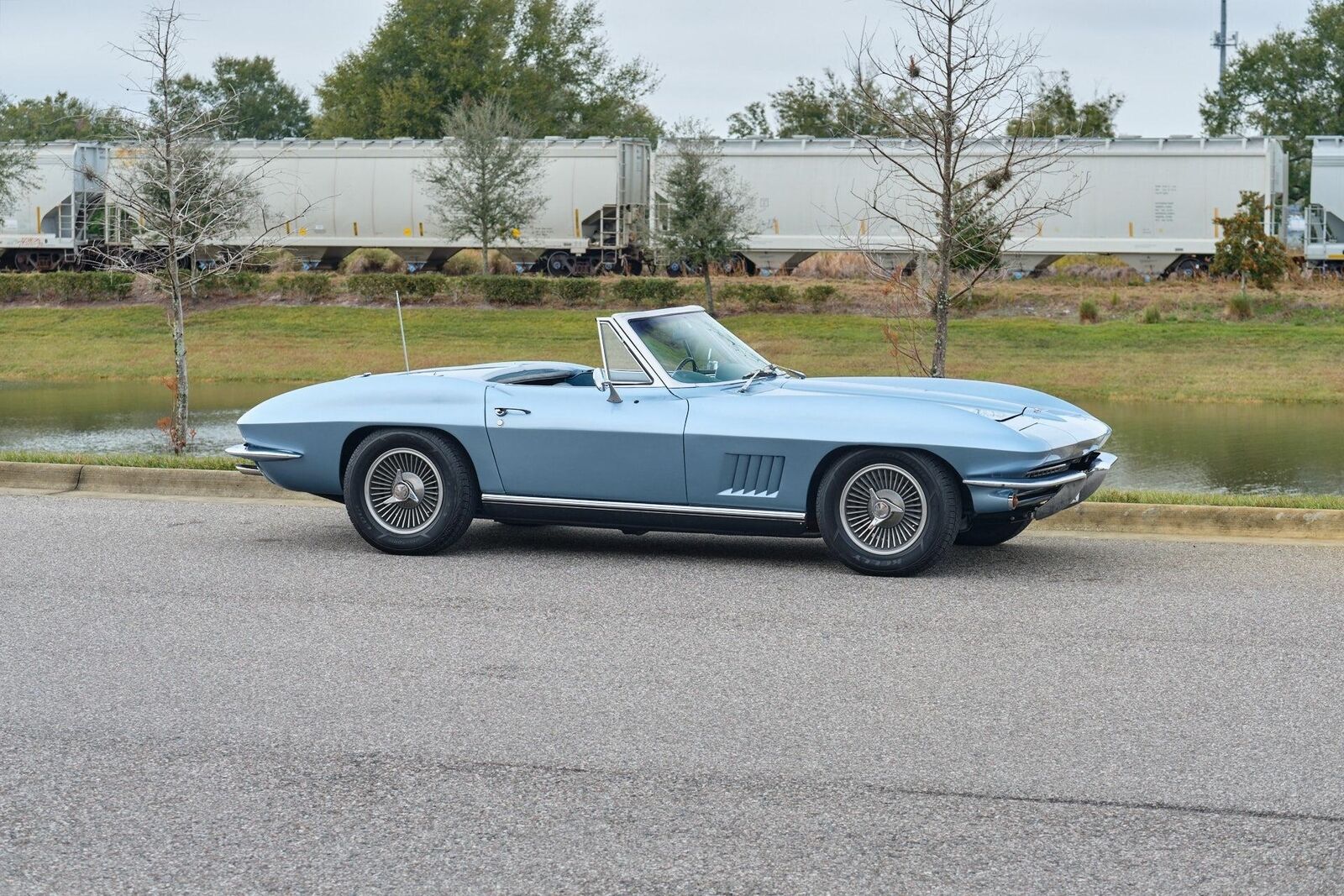 Chevrolet-Corvette-1967-2-Door-34