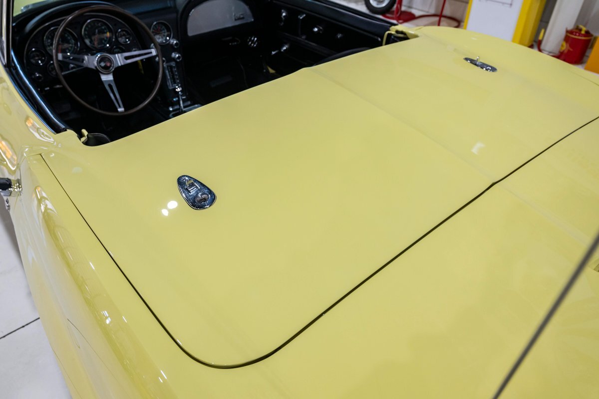 Chevrolet-Corvette-1967-33