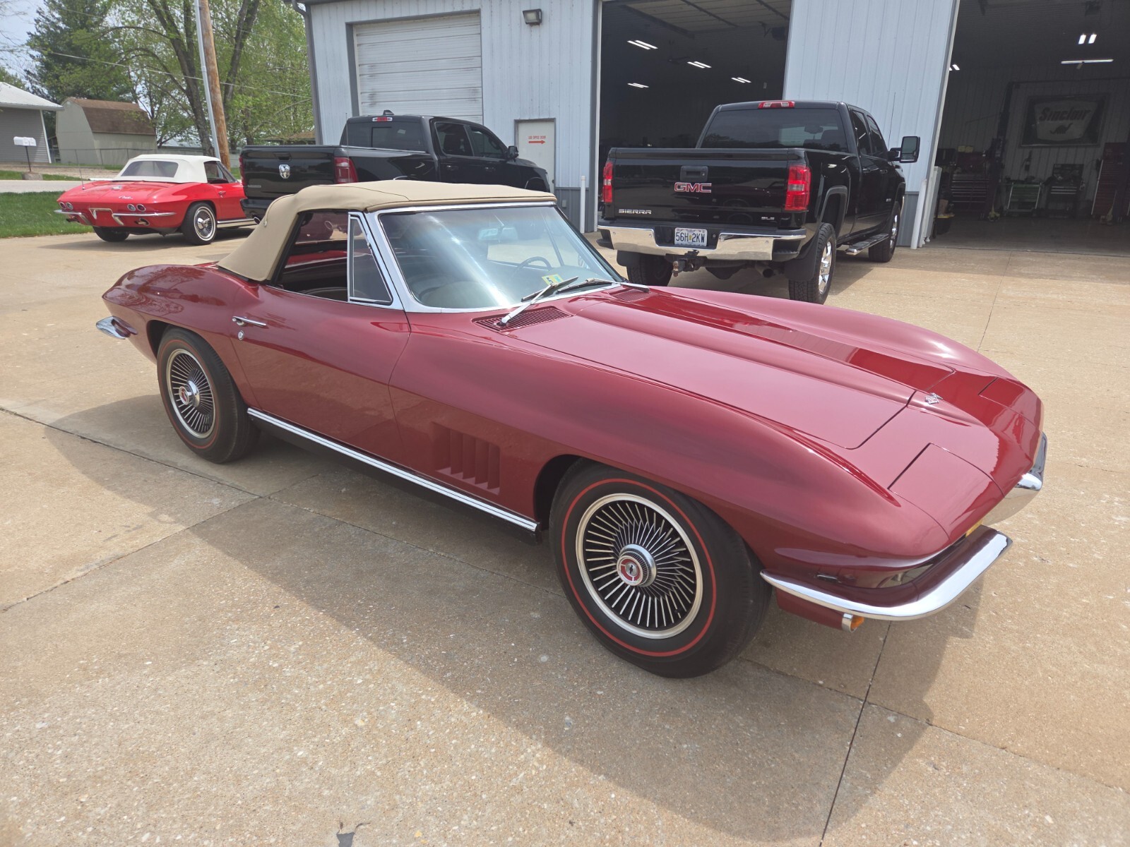 Chevrolet-Corvette-1967-Convertible-10