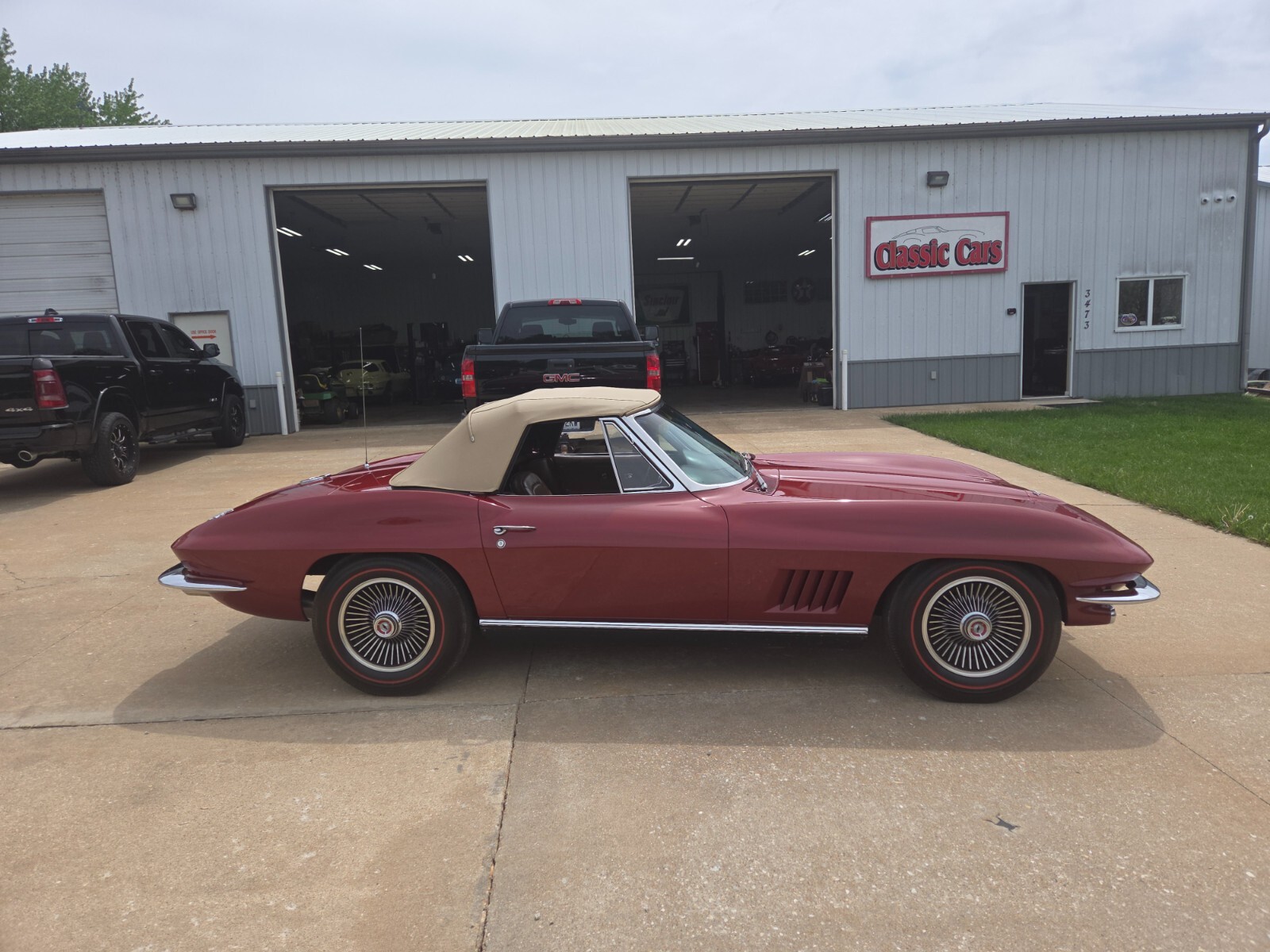 Chevrolet-Corvette-1967-Convertible-11