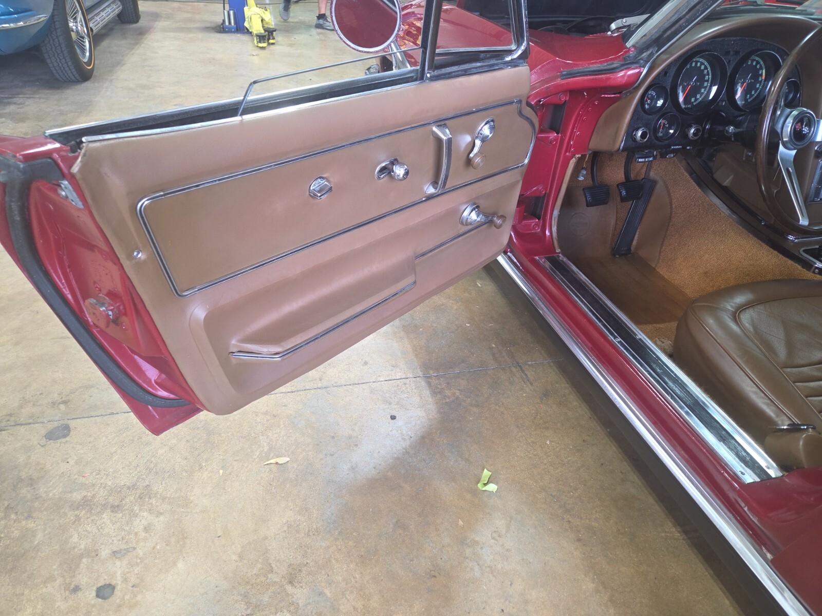 Chevrolet-Corvette-1967-Convertible-16