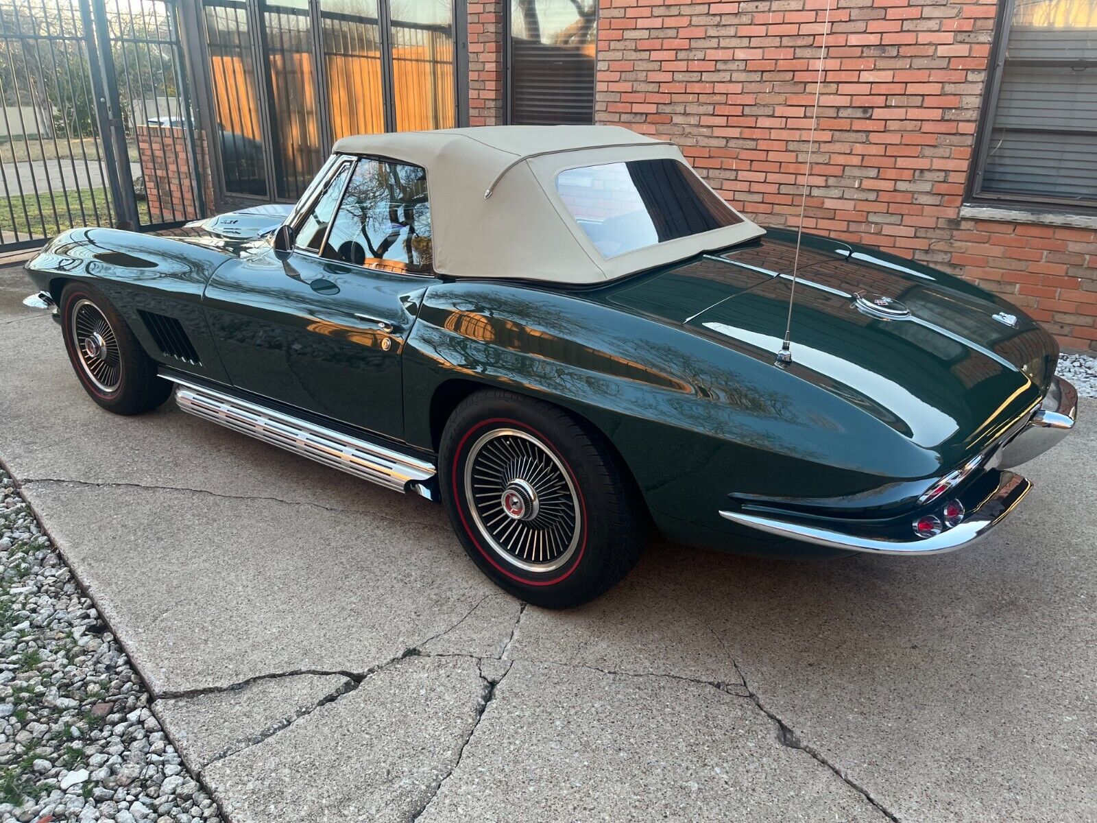 Chevrolet-Corvette-1967-Convertible-2