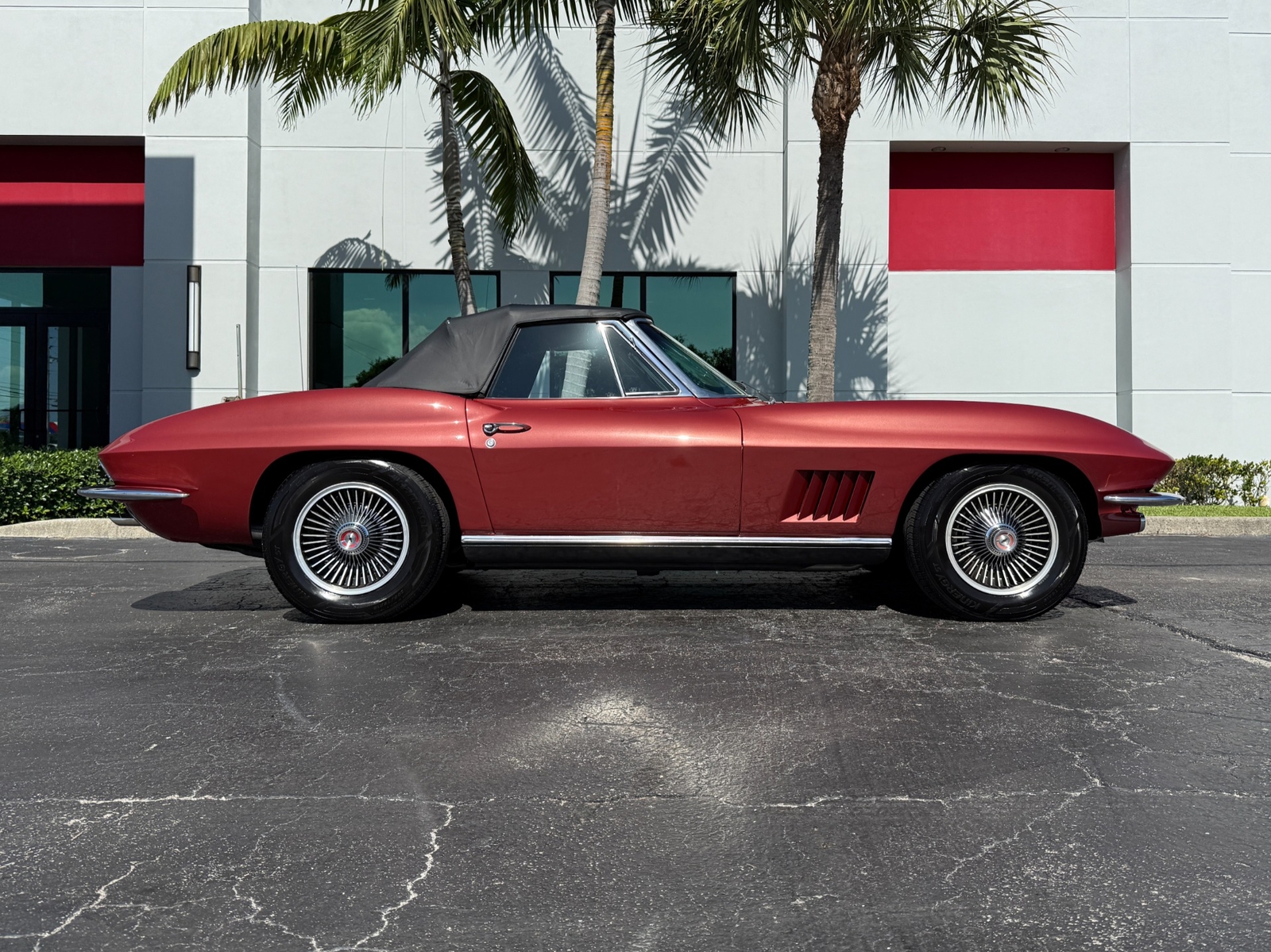 Chevrolet-Corvette-1967-Convertible-2