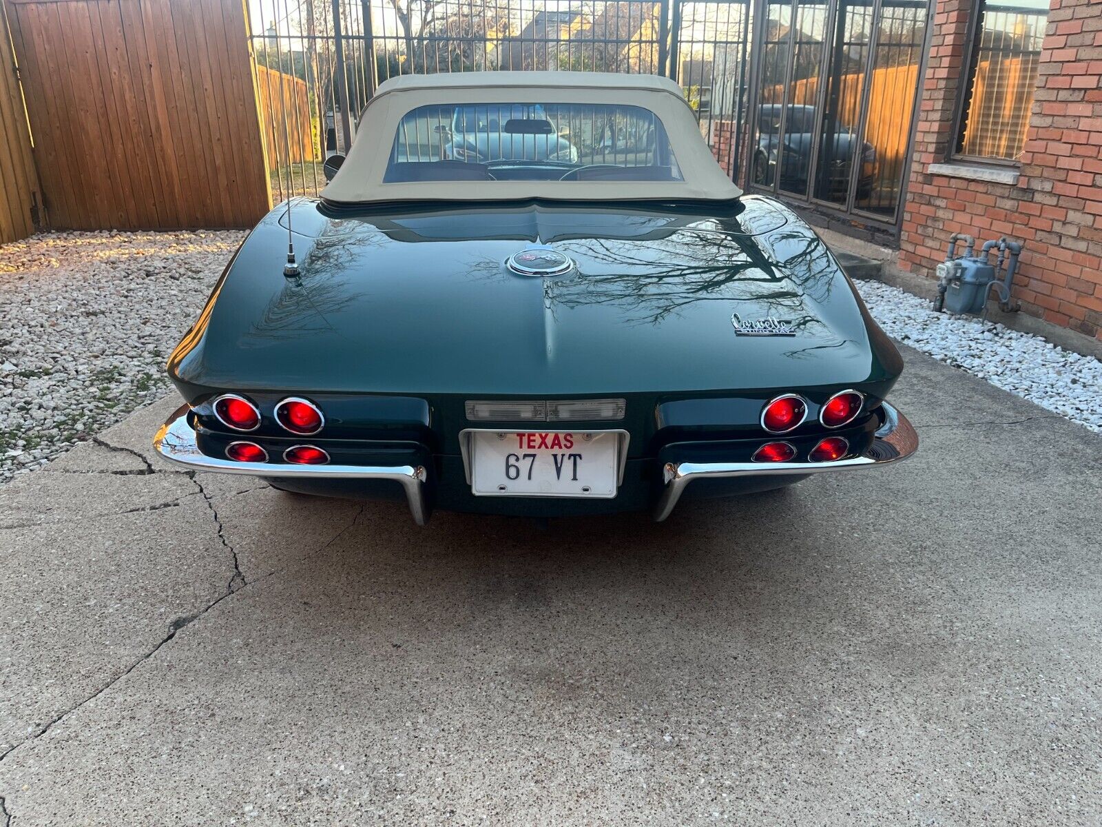 Chevrolet-Corvette-1967-Convertible-3