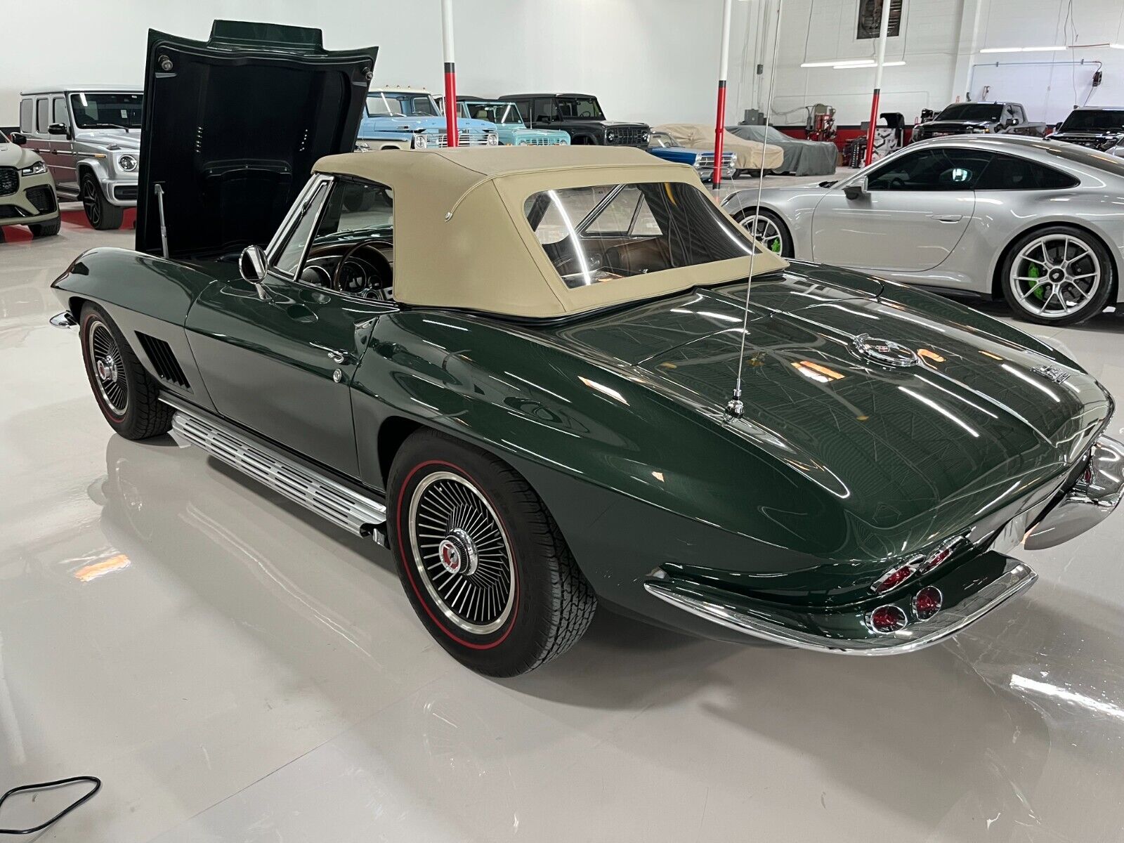 Chevrolet-Corvette-1967-Convertible-33