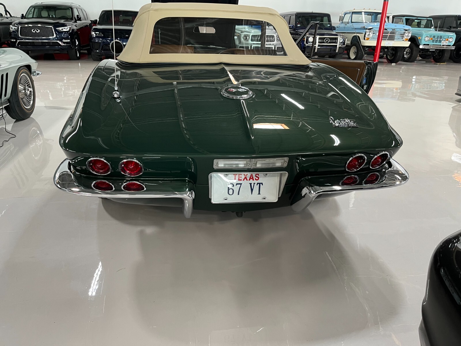 Chevrolet-Corvette-1967-Convertible-34