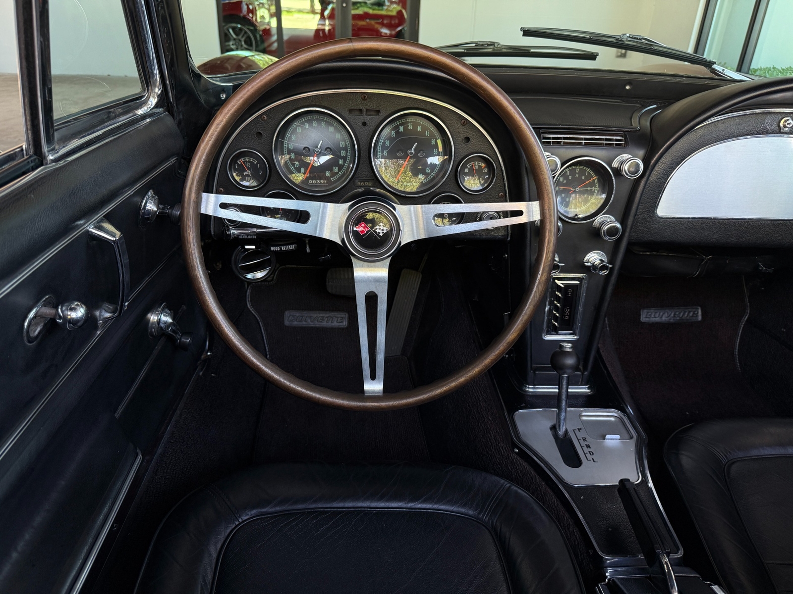 Chevrolet-Corvette-1967-Convertible-34