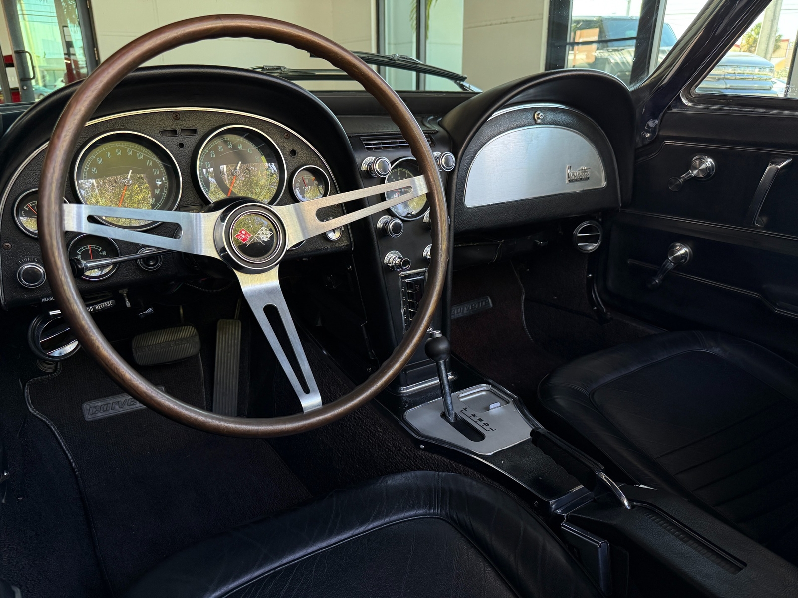 Chevrolet-Corvette-1967-Convertible-37
