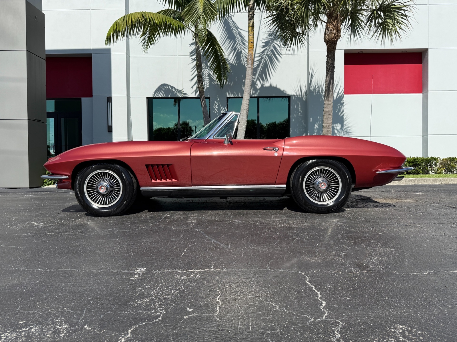 Chevrolet-Corvette-1967-Convertible-8