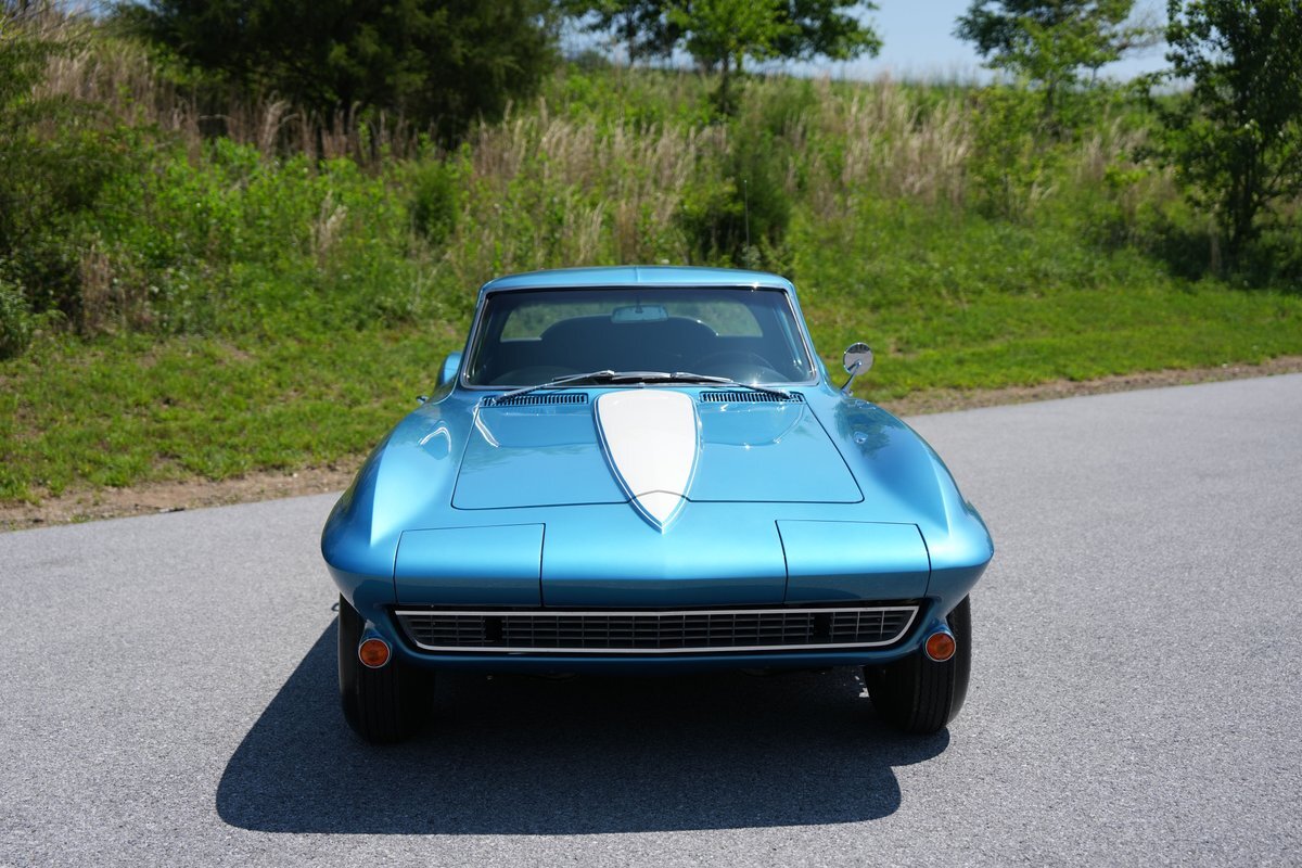 Chevrolet-Corvette-1967-Coupe-1
