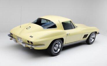 Chevrolet-Corvette-1967-Coupe-2