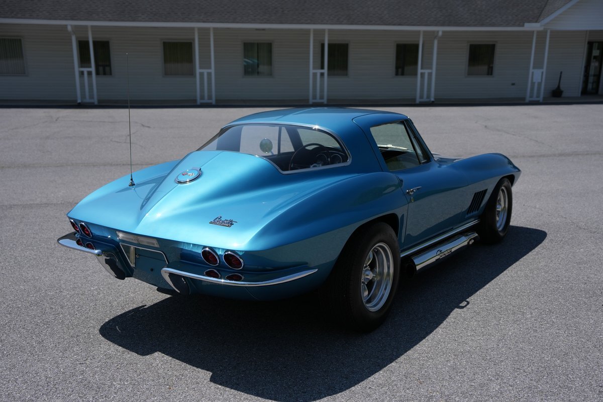 Chevrolet-Corvette-1967-Coupe-6