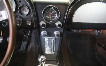 Chevrolet-Corvette-1967-custom-11