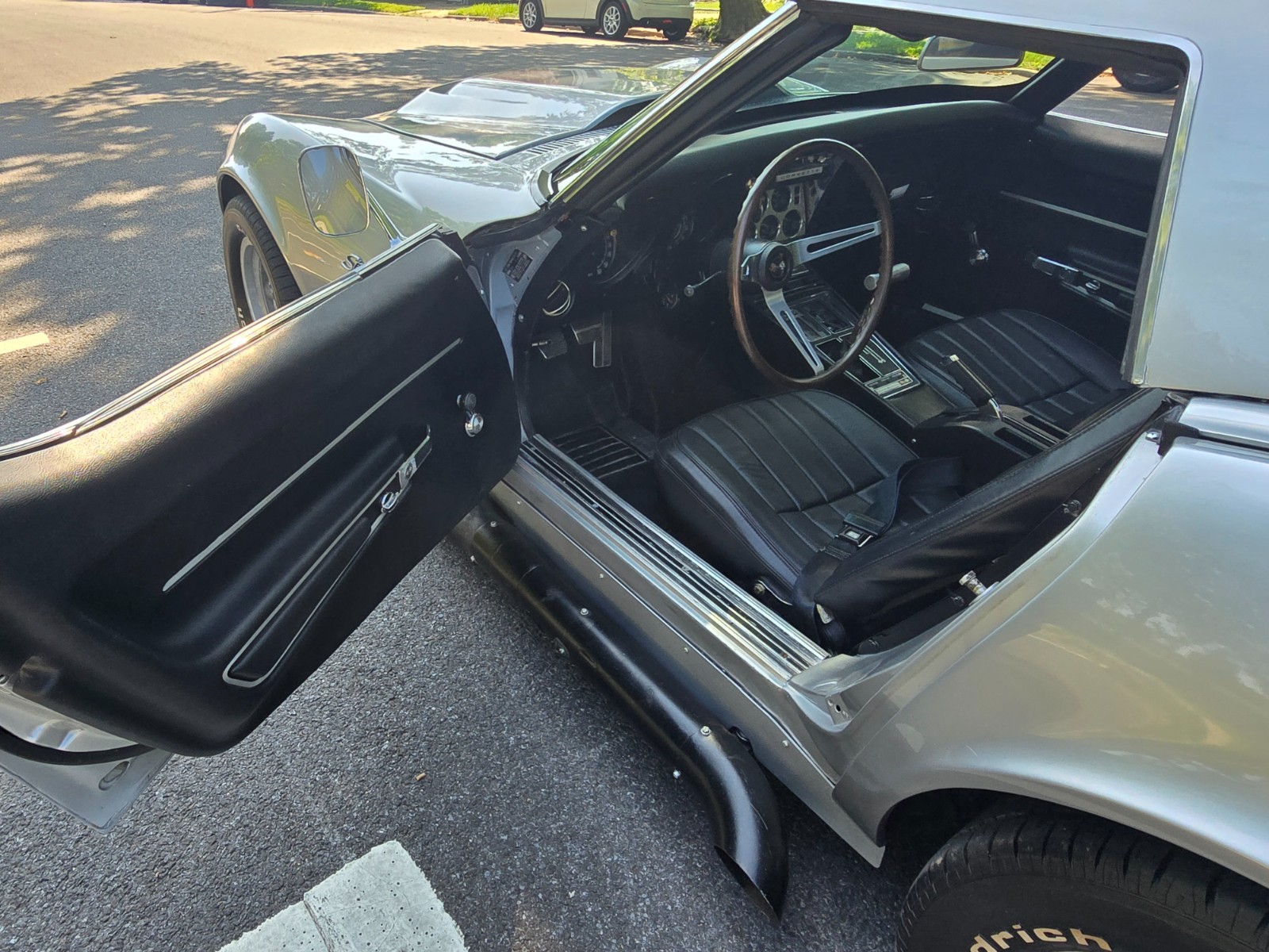 Chevrolet-Corvette-1968-HARDTOP-CONVERTIBLE-11