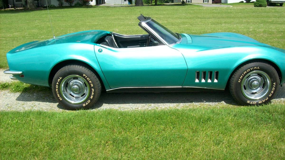 Chevrolet-Corvette-1968-green-1