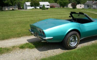 Chevrolet-Corvette-1968-green-2