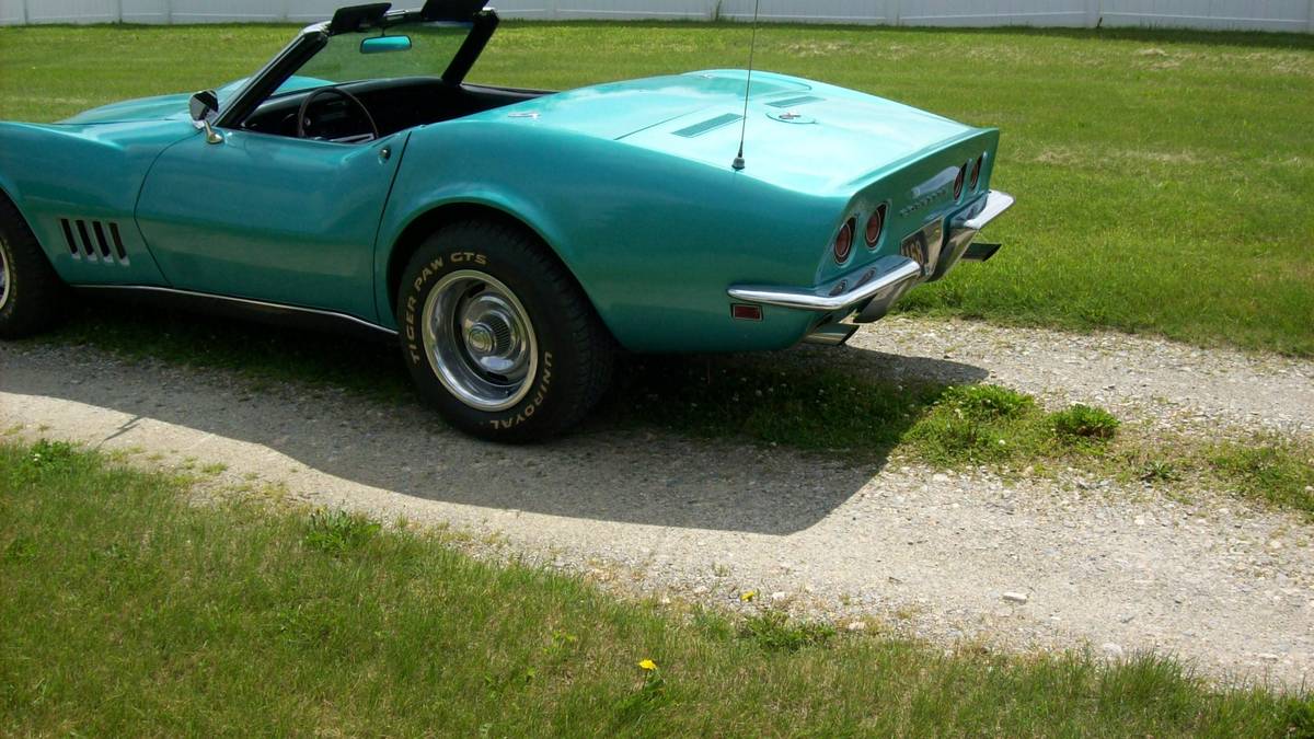 Chevrolet-Corvette-1968-green-3