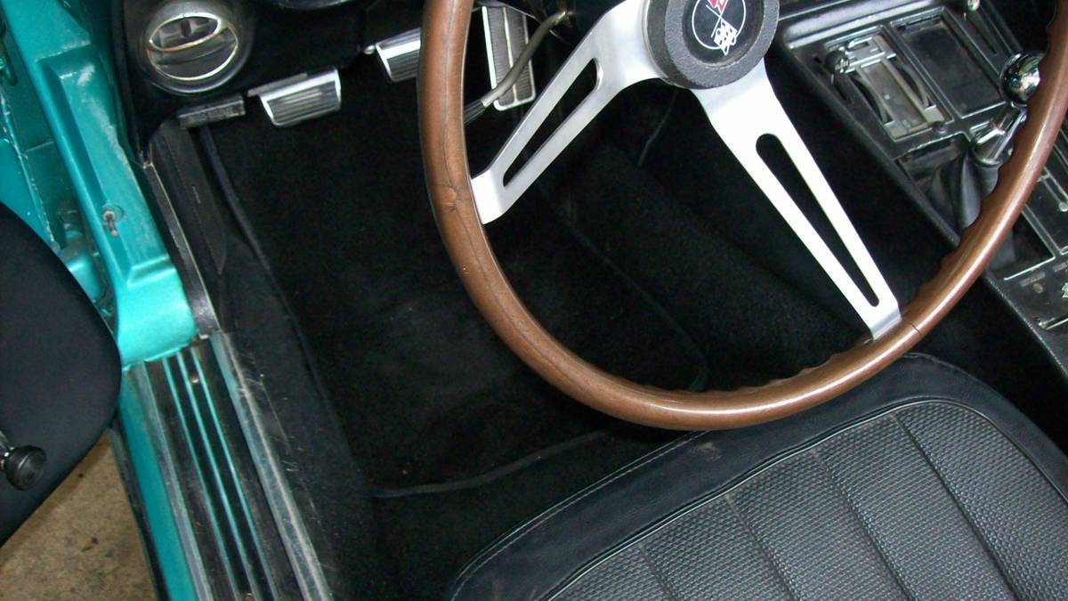 Chevrolet-Corvette-1968-green-7