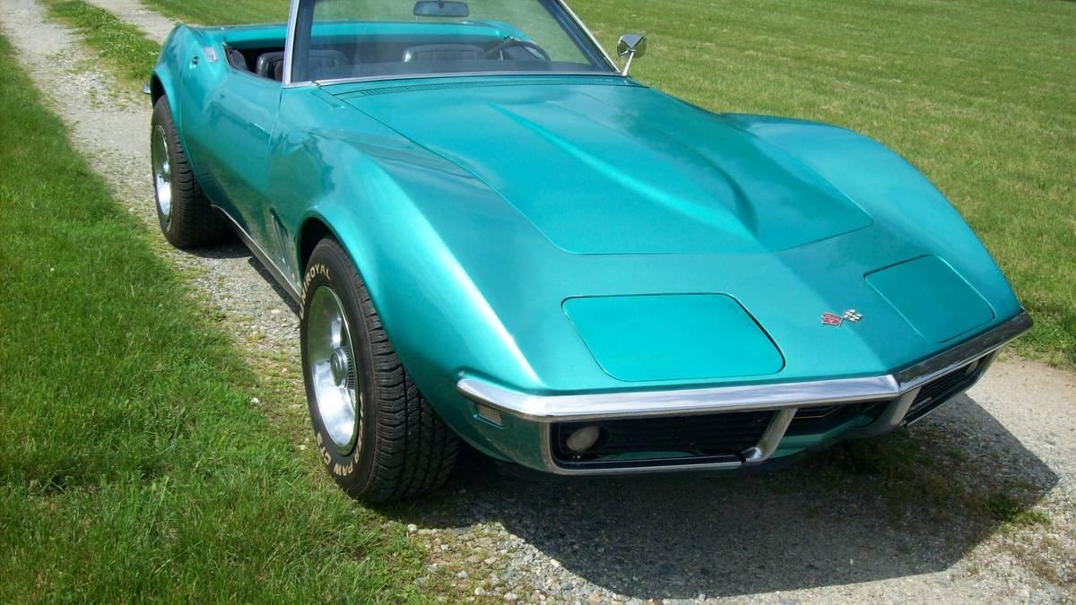 Chevrolet Corvette  1968 green