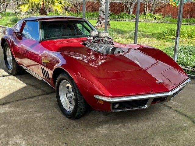 Chevrolet-Corvette-1969-Coupe-2