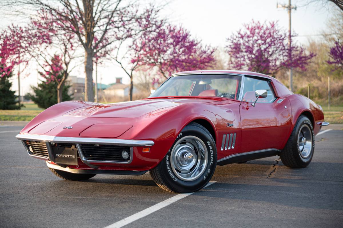 Chevrolet-Corvette-1969-red-1