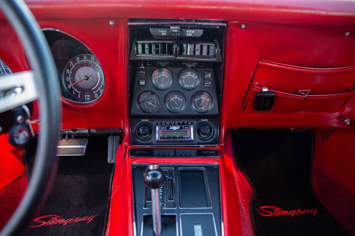 Chevrolet-Corvette-1969-red-17