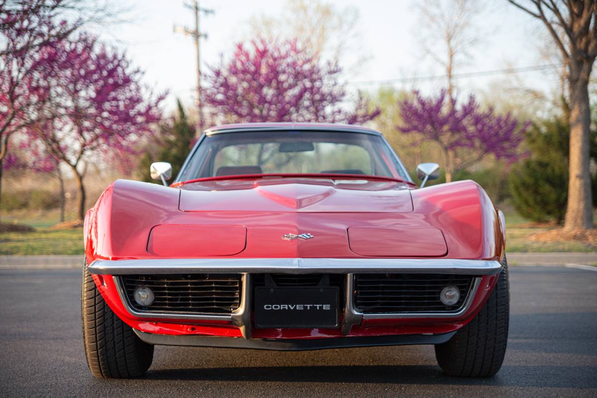Chevrolet-Corvette-1969-red-2